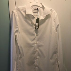 New men’s slim dress shirt. Size large
